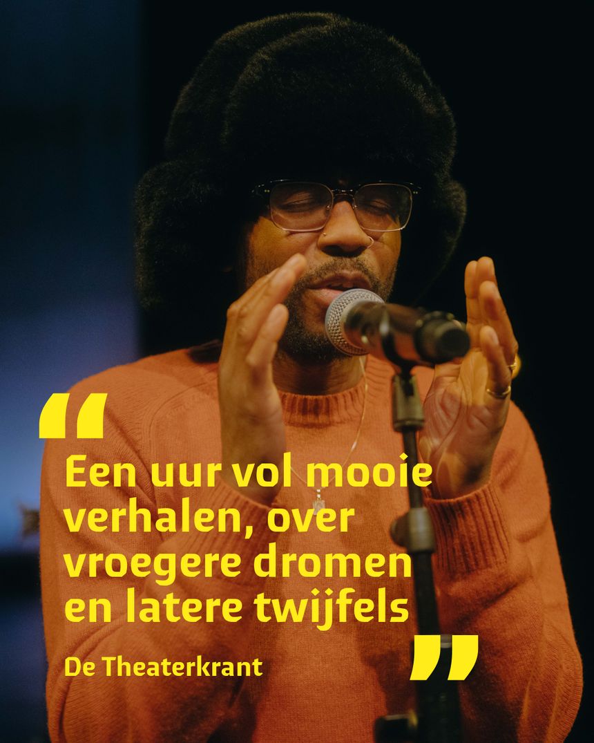 Social post met een recensiequote van De Theaterkrant